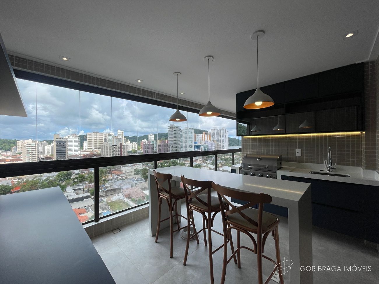 INCRÍVEL APARTAMENTO, À 500m DO MAR E LAZER COMPLETO