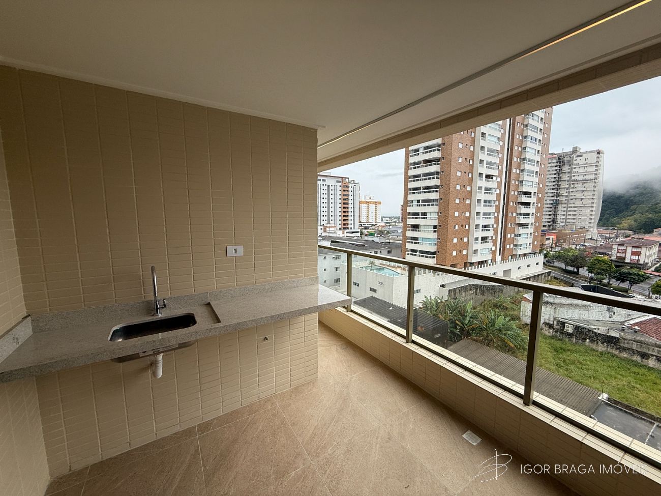 EXCELENTE APARTAMENTO, À 850M DO MAR E LAZER COMPLETO