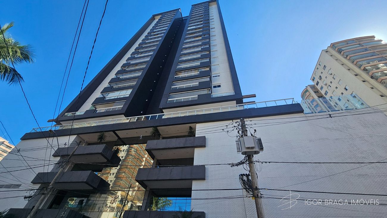 BELÍSSIMO APARTAMENTO, À 250m DO MAR E LAZER COMPLETO