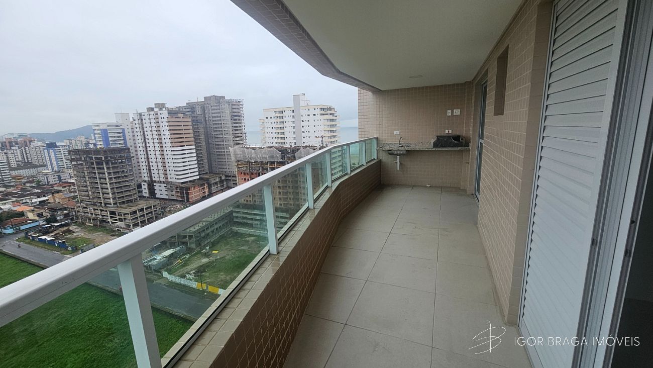 BELÍSSIMO APARTAMENTO, À 200m DO MAR E LAZER COMPLETO