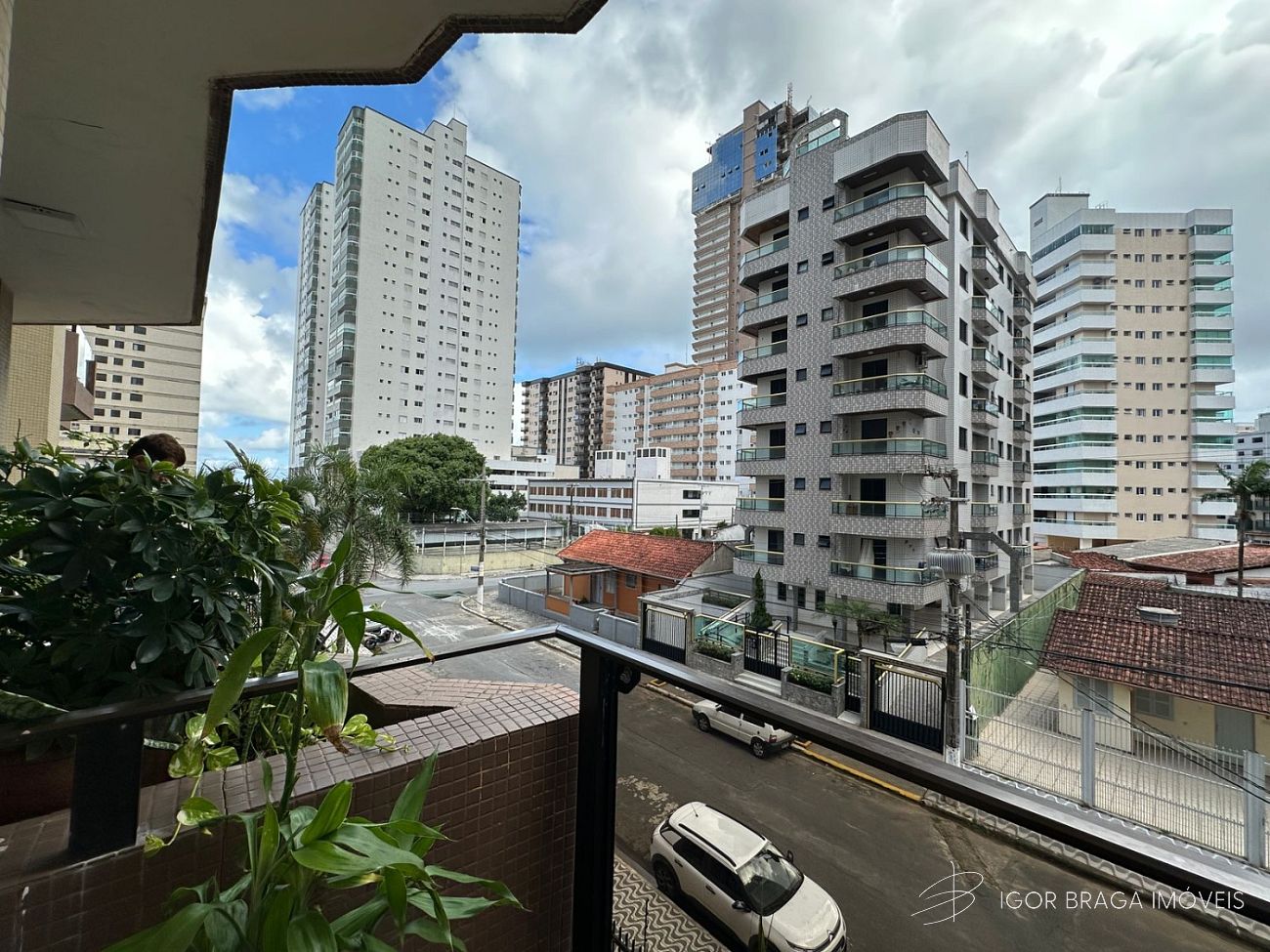 BELÍSSIMO APARTAMENTO, À 150M DO MAR E ÁREA DE LAZER