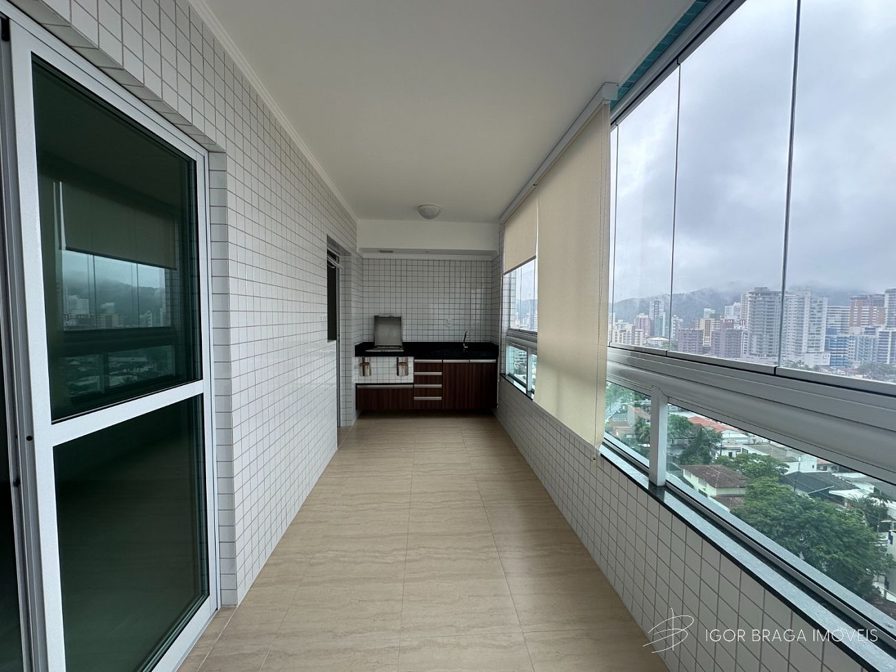 BELÍSSIMO APARTAMENTO, À 400M DO MAR E LAZER COMPLETO