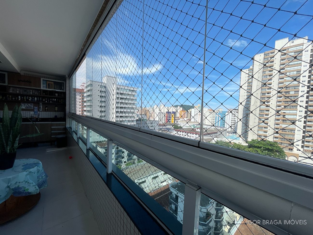 EXCELENTE APARTAMENTO, À 450M DO MAR E LAZER COMPLETO