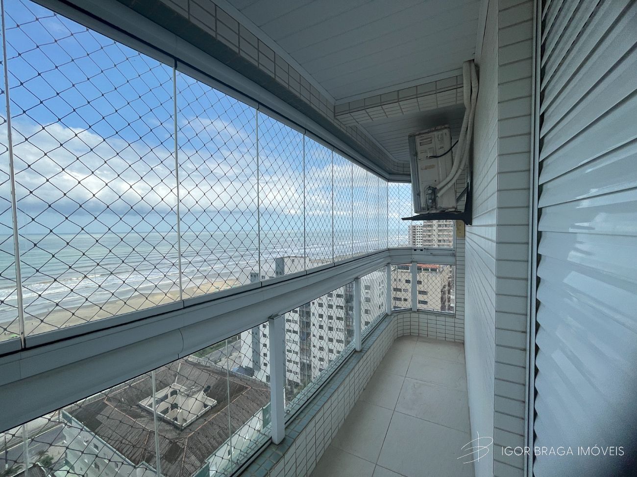 EXCELENTE APARTAMENTO, 50M DO MAR E LAZER COMPLETO