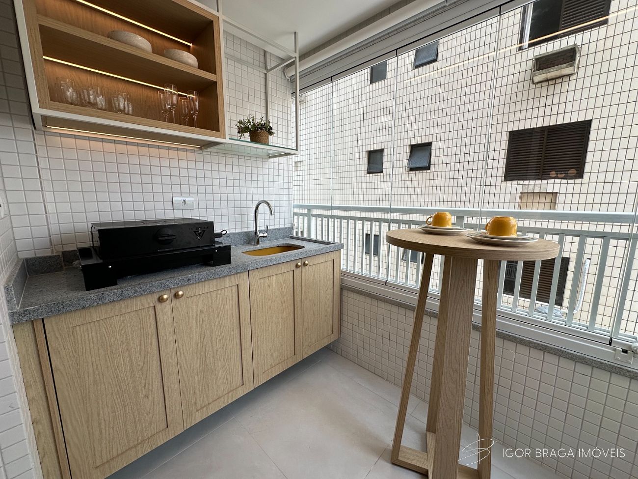 EXCELENTE APARTAMENTO, 10M DO MAR E LAZER COMPLETO