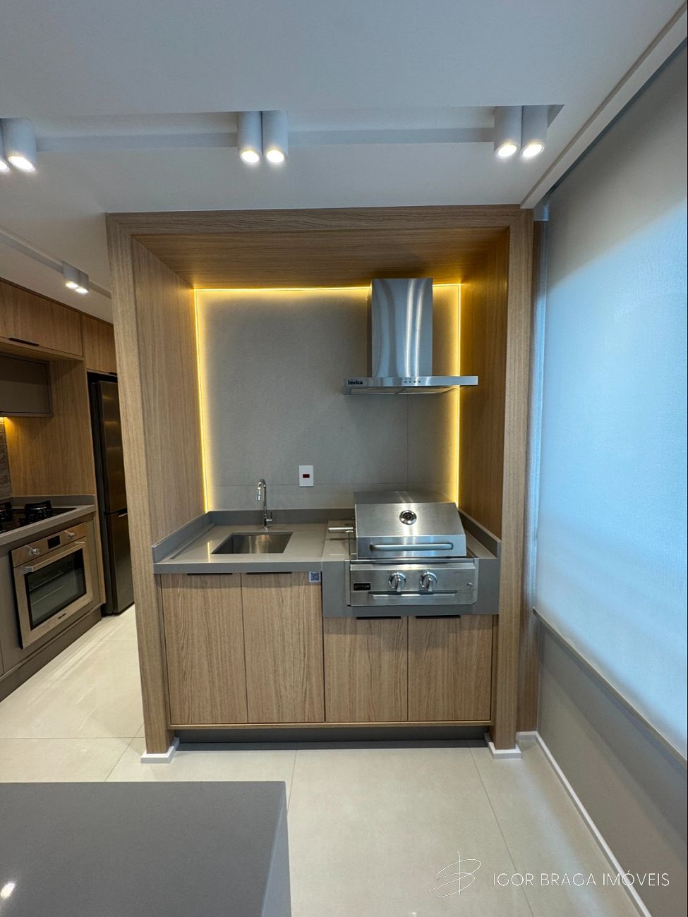 BELÍSSIMO APARTAMENTO, À 700M DO MAR E LAZER COMPLETO