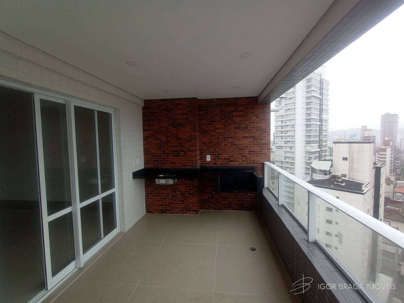 BELÍSSIMO APARTAMENTO, À 500M DO MAR E LAZER COMPLETO