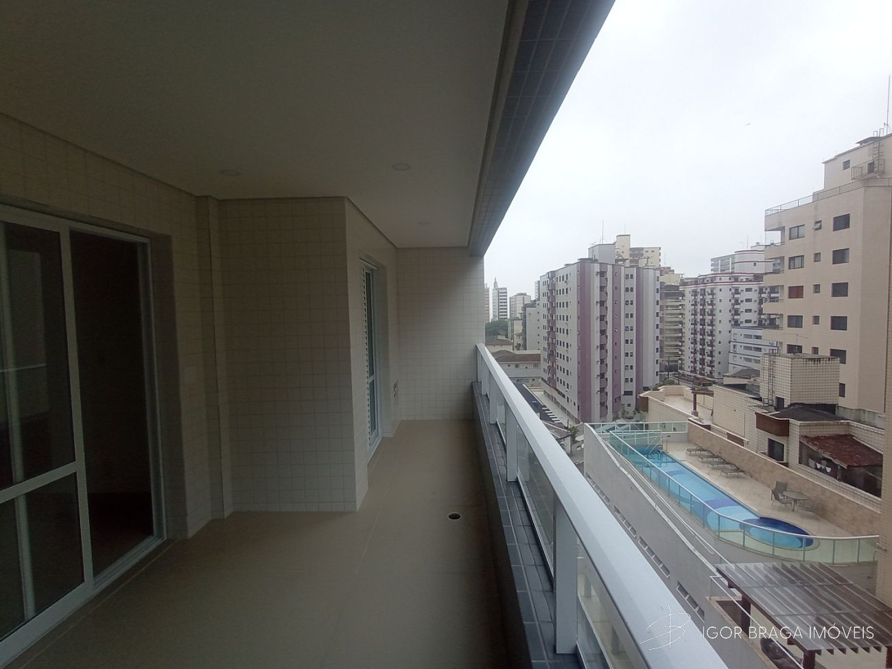 BELÍSSIMO APARTAMENTO, À 500M DO MAR E LAZER COMPLETO
