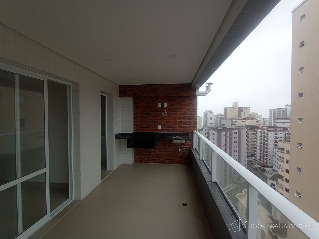 BELÍSSIMO APARTAMENTO, À 500M DO MAR E LAZER COMPLETO