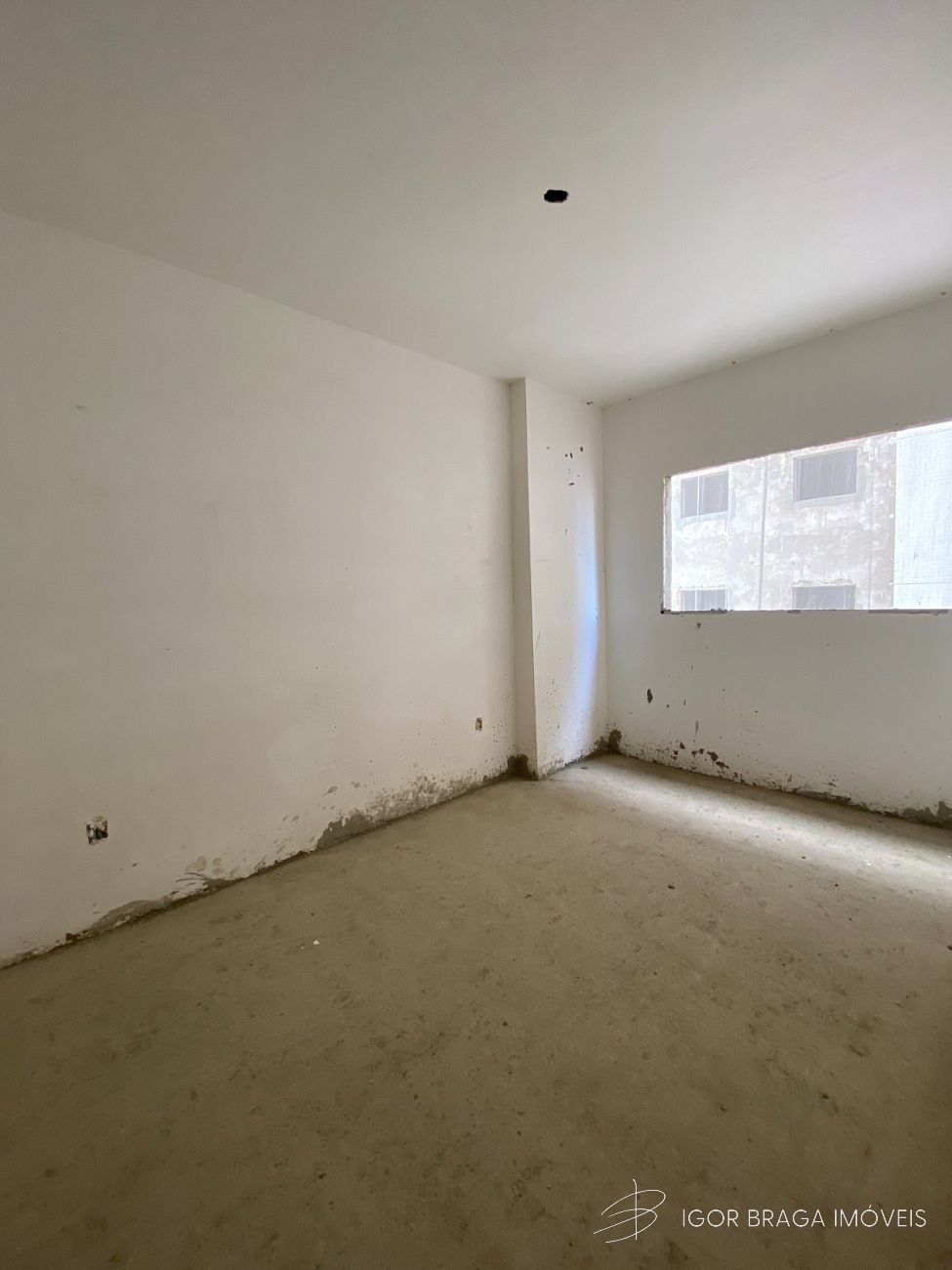 BELÍSSIMO APARTAMENTO, À 50m DO MAR E LAZER COMPLETO