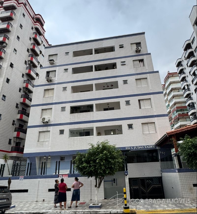 BELÍSSIMO APATAMENTO, À 400M DO MAR