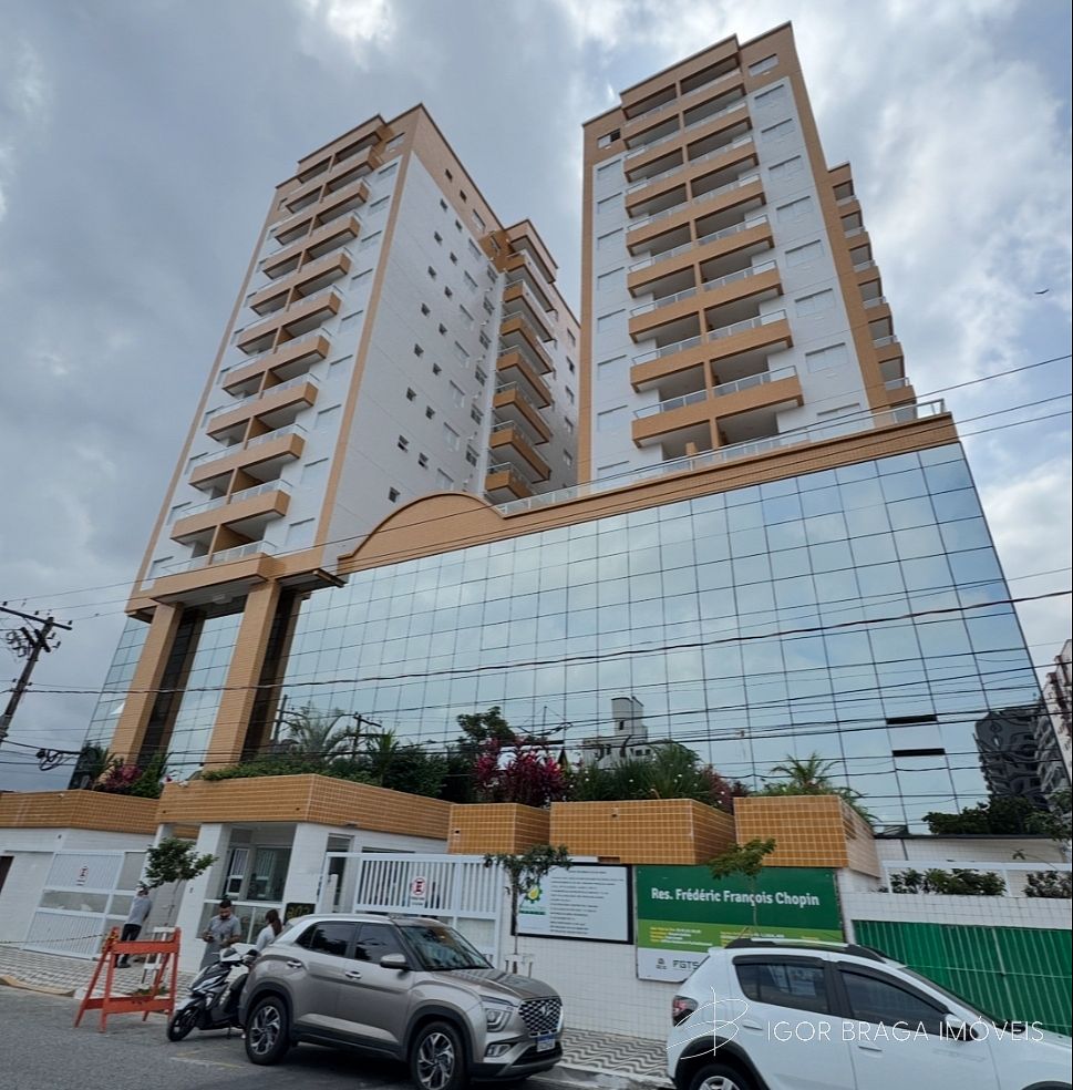 BELÍSSIMO APARTAMENTO, AMPLO E LAZER COMPLETO