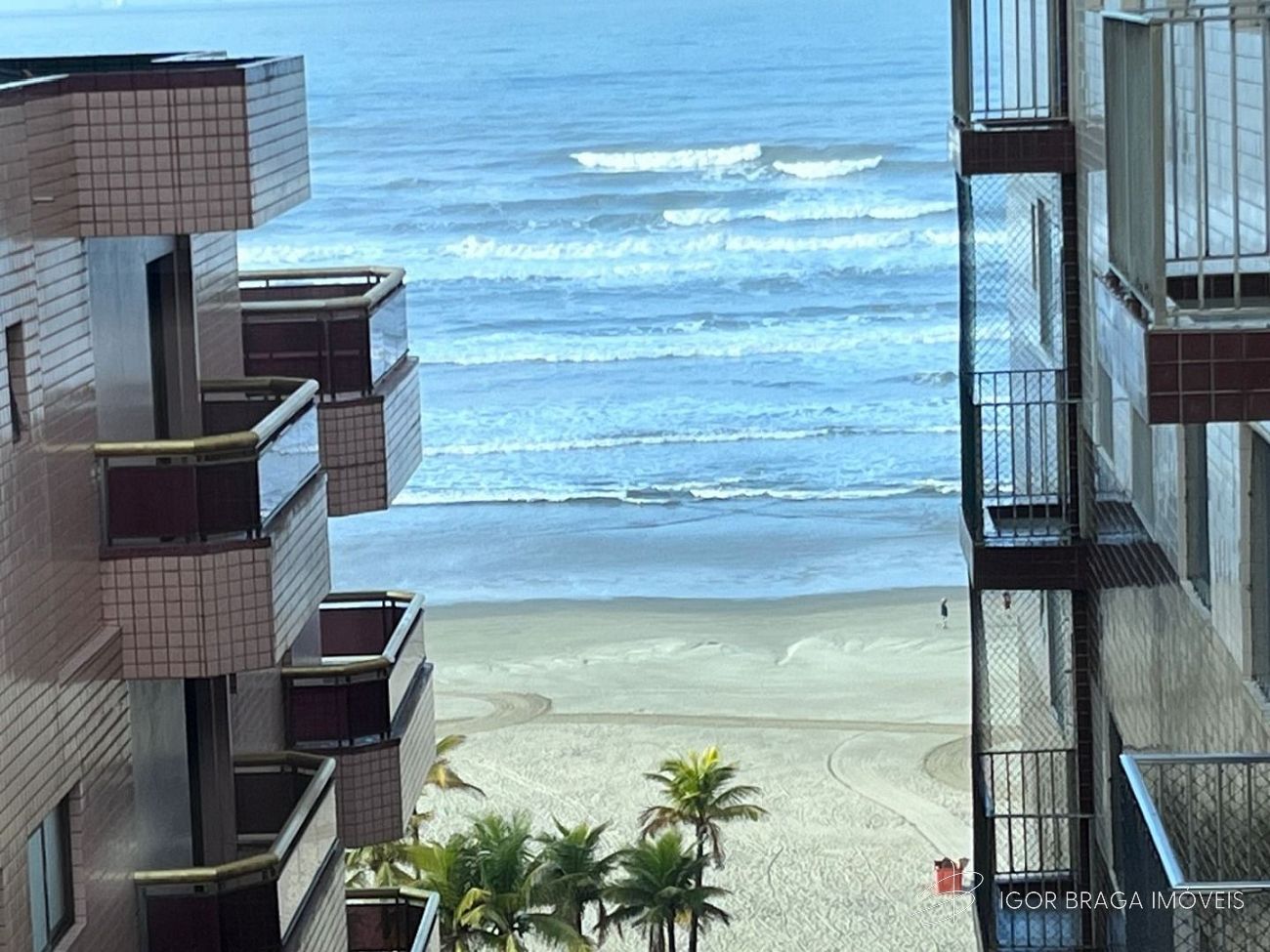 BELÍSSIMO APARTAMENTO, À 140M DO MAR E LAZER COMPLETO