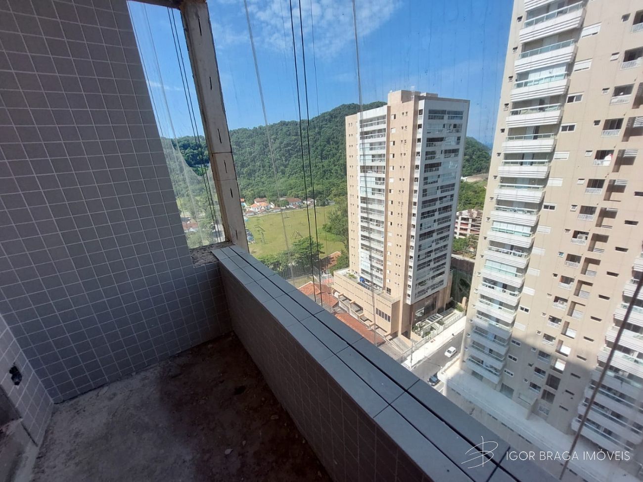 EXCELENTE APARTAMENTO, AMPLO E LAZER COMPLETO