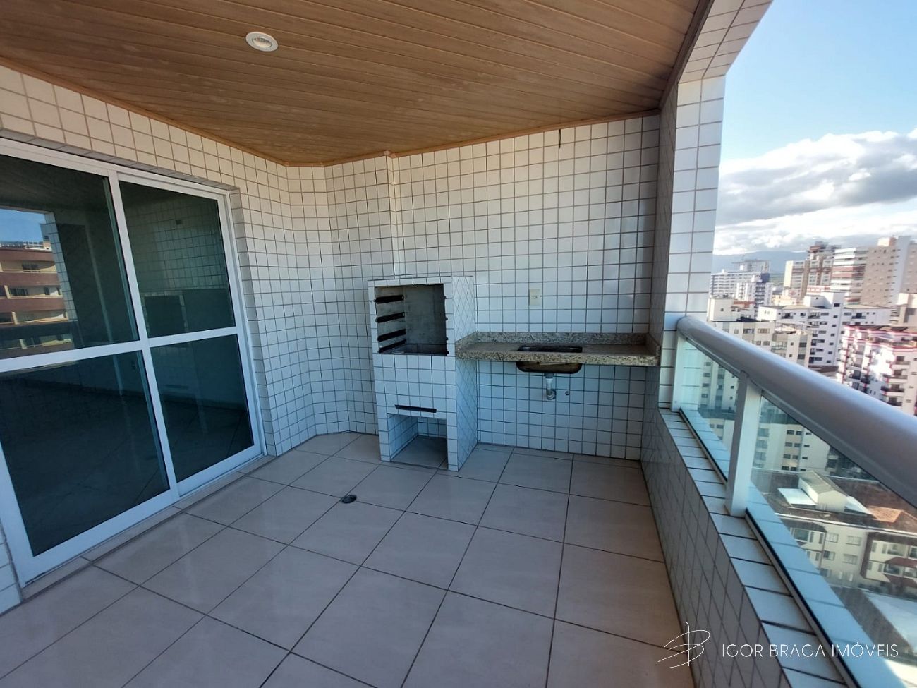 EXCELENTE APARTAMENTO AMPLO, ACABAMENTO FINO E LAZER