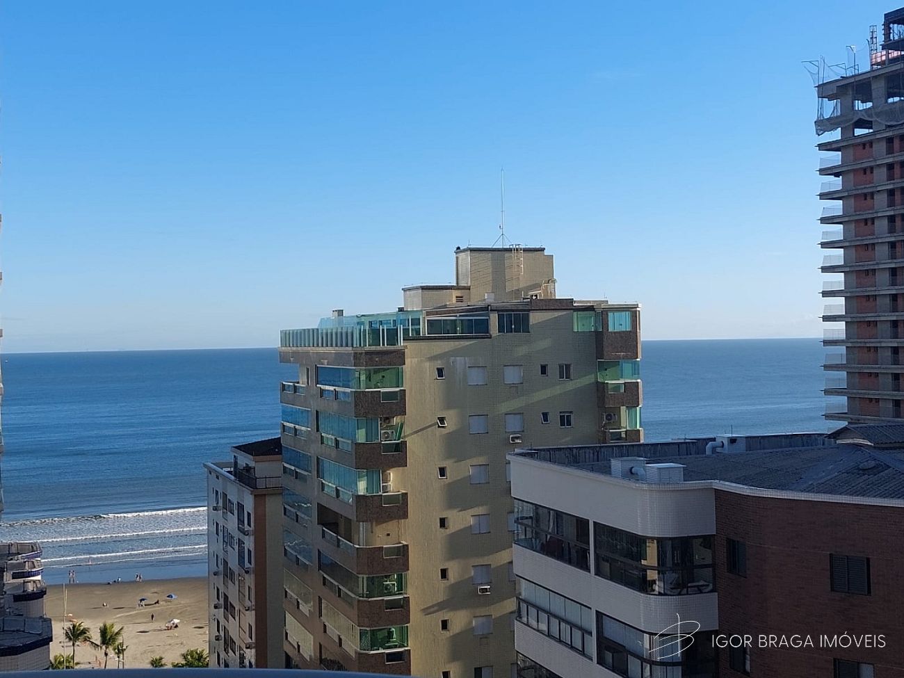 BELÍSSSIMO APARTAMENTO, AMPLO E FINO ABAMENTO