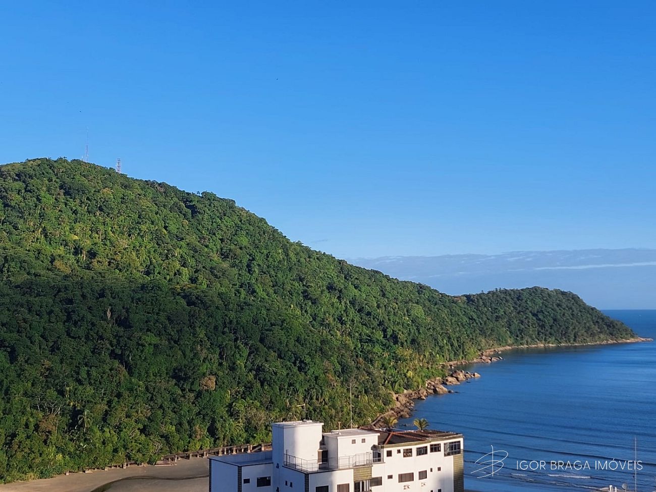 BELÍSSSIMO APARTAMENTO, AMPLO E FINO ABAMENTO