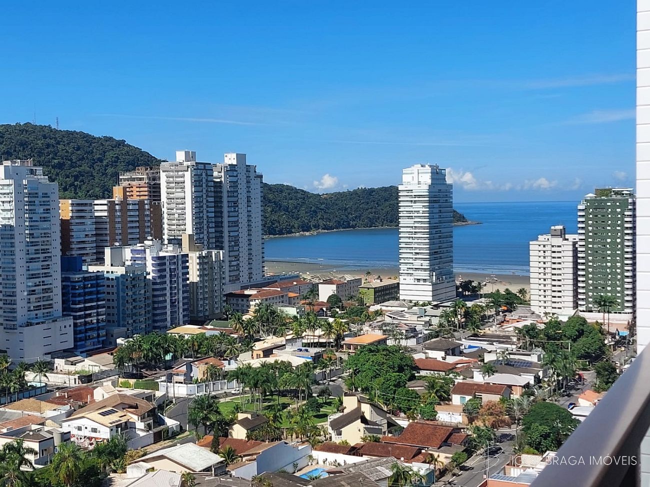 BELÍSSIMO APARTAMENTO, À 500m DO MAR E LAZER COMPLETO