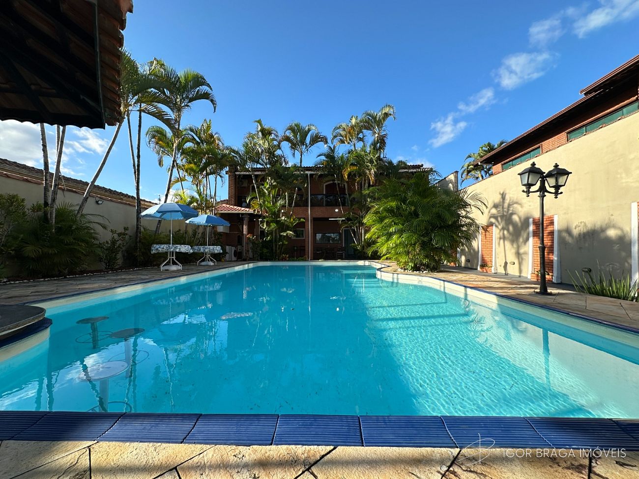 LUXUOSA CASA, FINO ABAMENTO E LAZER COMPLETO