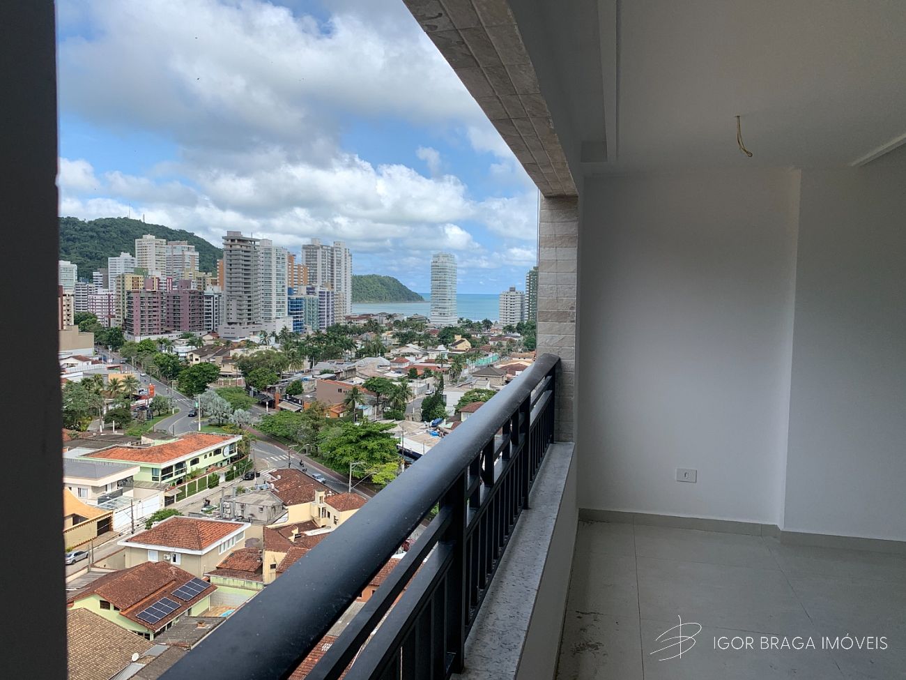 BELÍSSIMO APARTAMENTO, À 700M DO MAR E LAZER COMPLETO