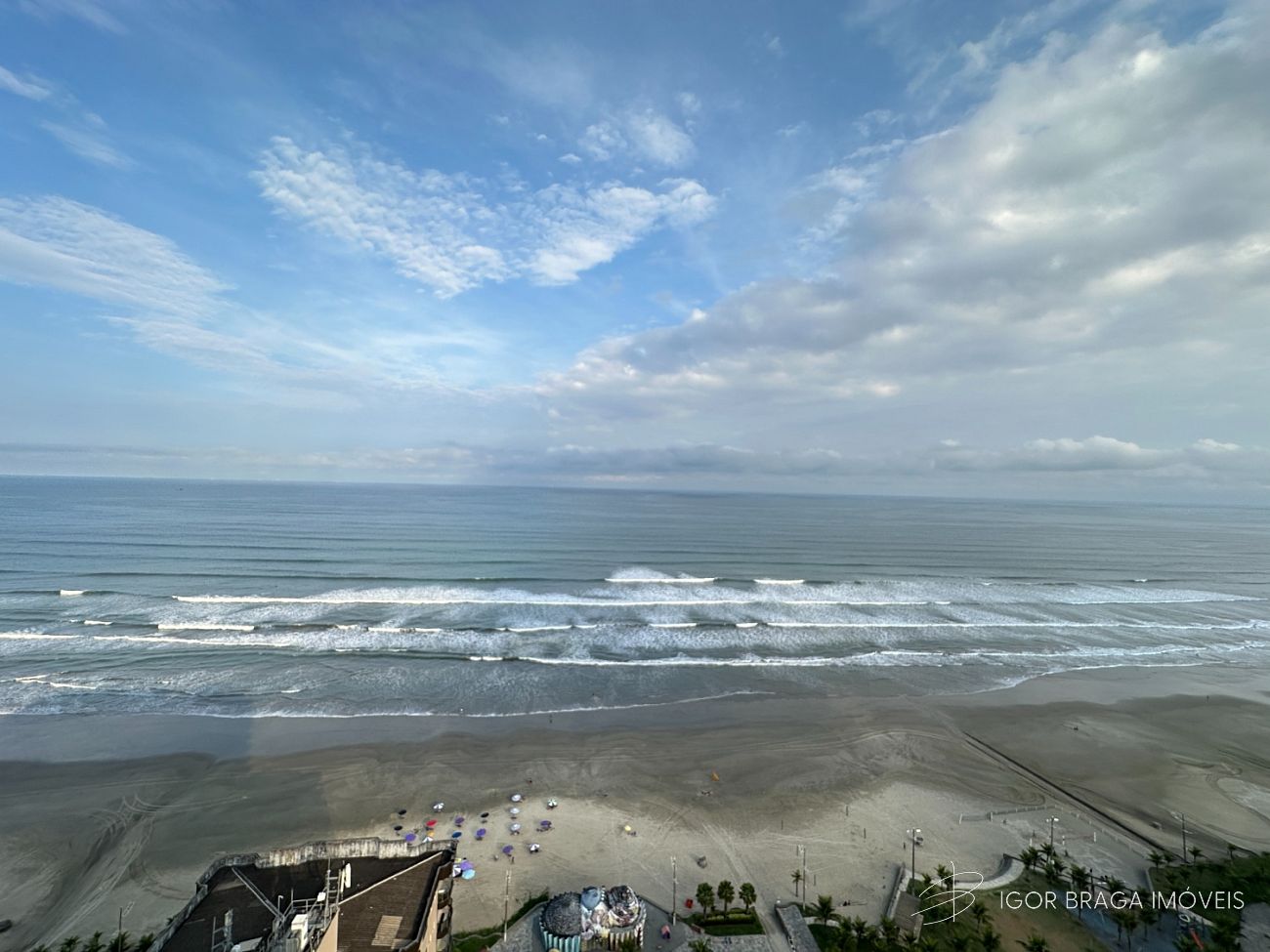 BELÍSSIMO APARTAMENTO, AMPLO E LAZER COMPLETO