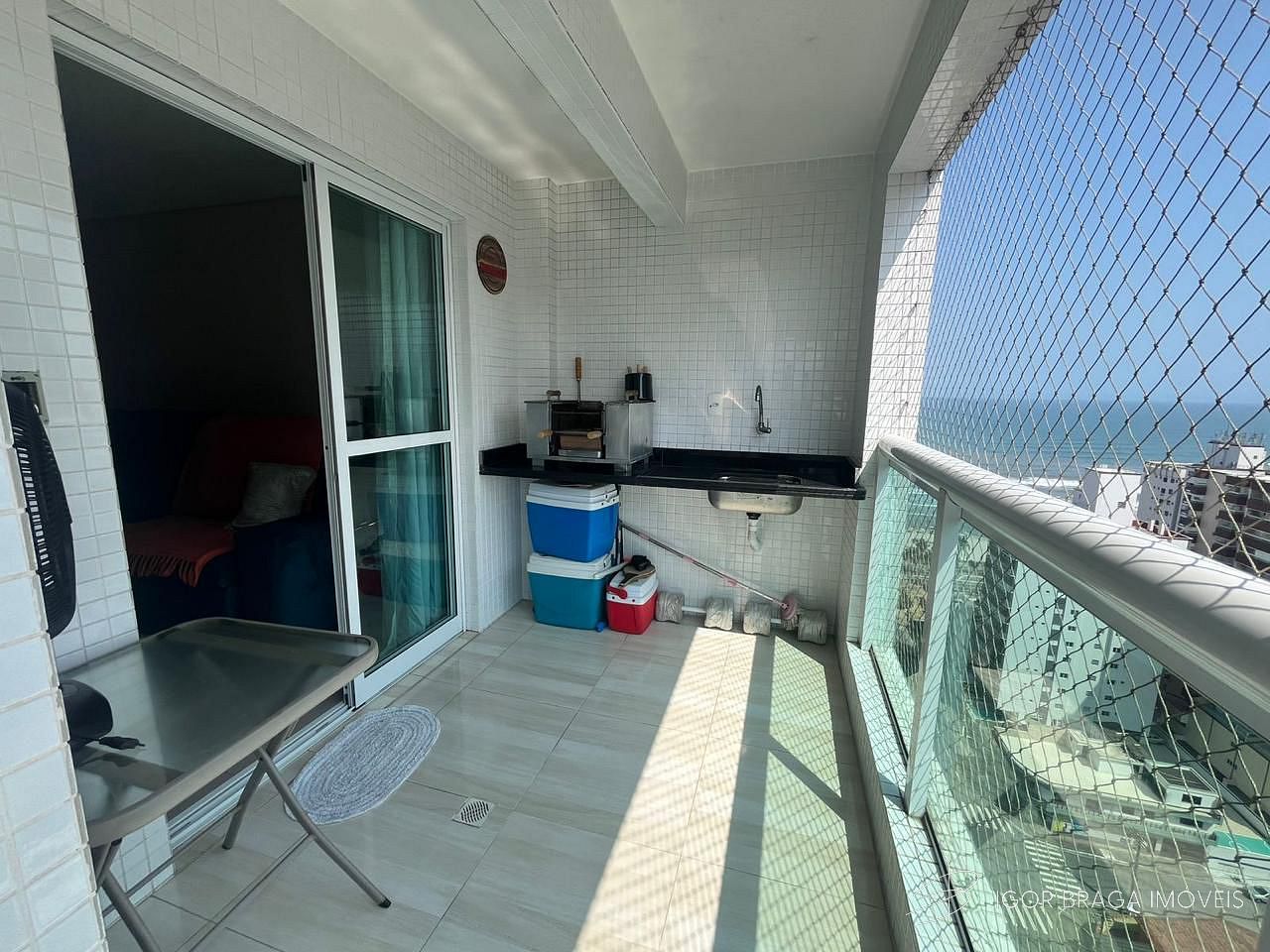 BELÍSSIMO APARTAMENTO, À 100M DO MAR E LAZER