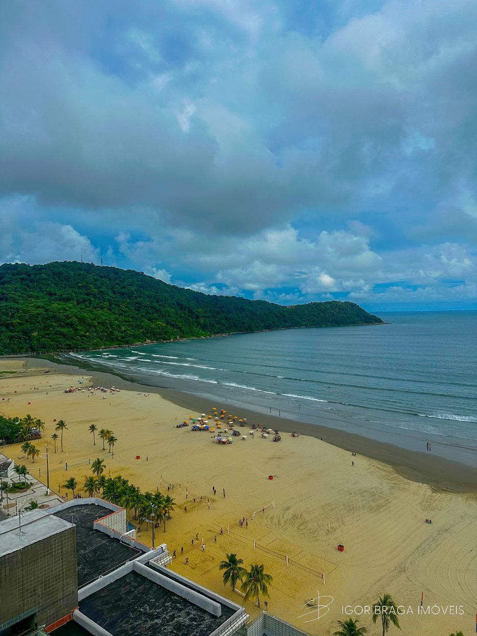 BELÍSSIMO APARTAMENTO, AMPLO E ÁREA DE LAZER