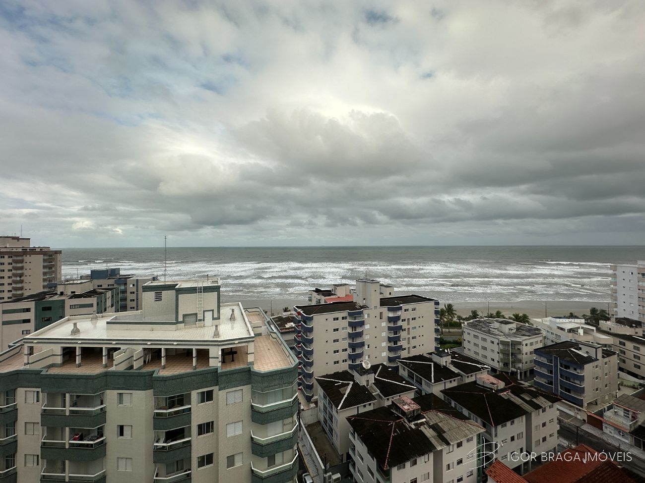 BELÍSSIMO APARTAMENTO, AMPLO E LAZER COMPLETO