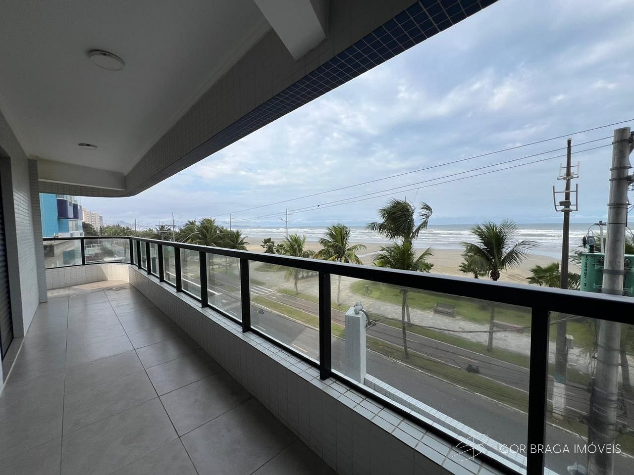 EXCELENTE APARTAMENTO, À 10M DO MAR E LAZER COMPLETO