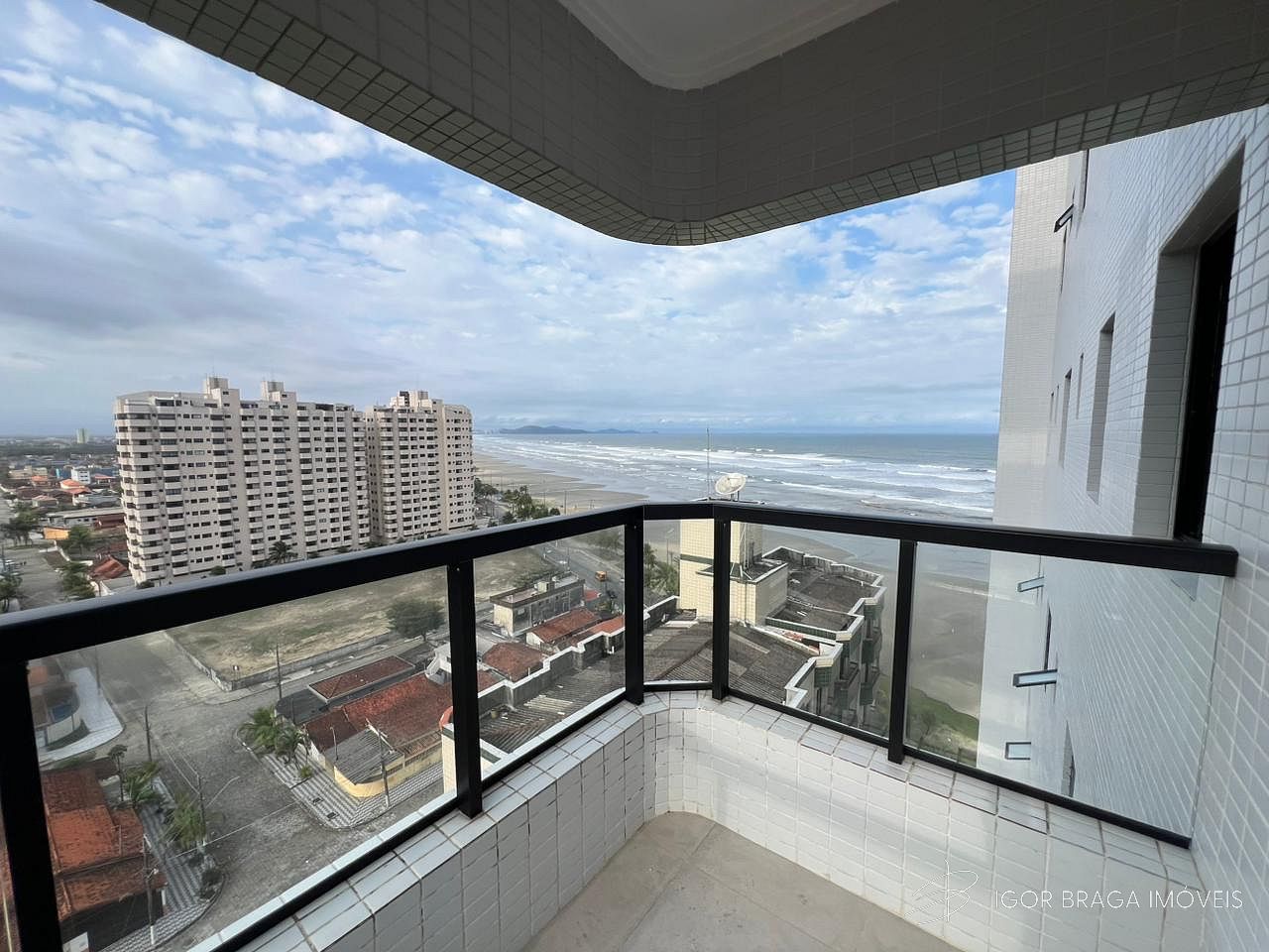 EXCELENTE APARTAMENTO AMPLO, FINO ACABAMENTO  E LAZER COMPLETO