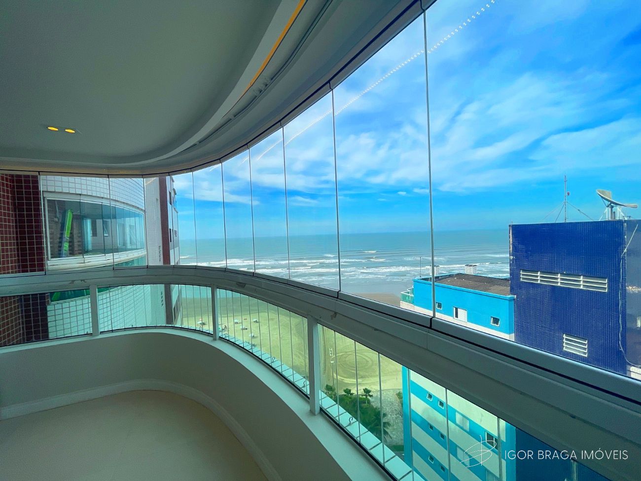 BELÍSSIMA COBERTURA, ACABAMENTO FINO E LAZER COMPLETO