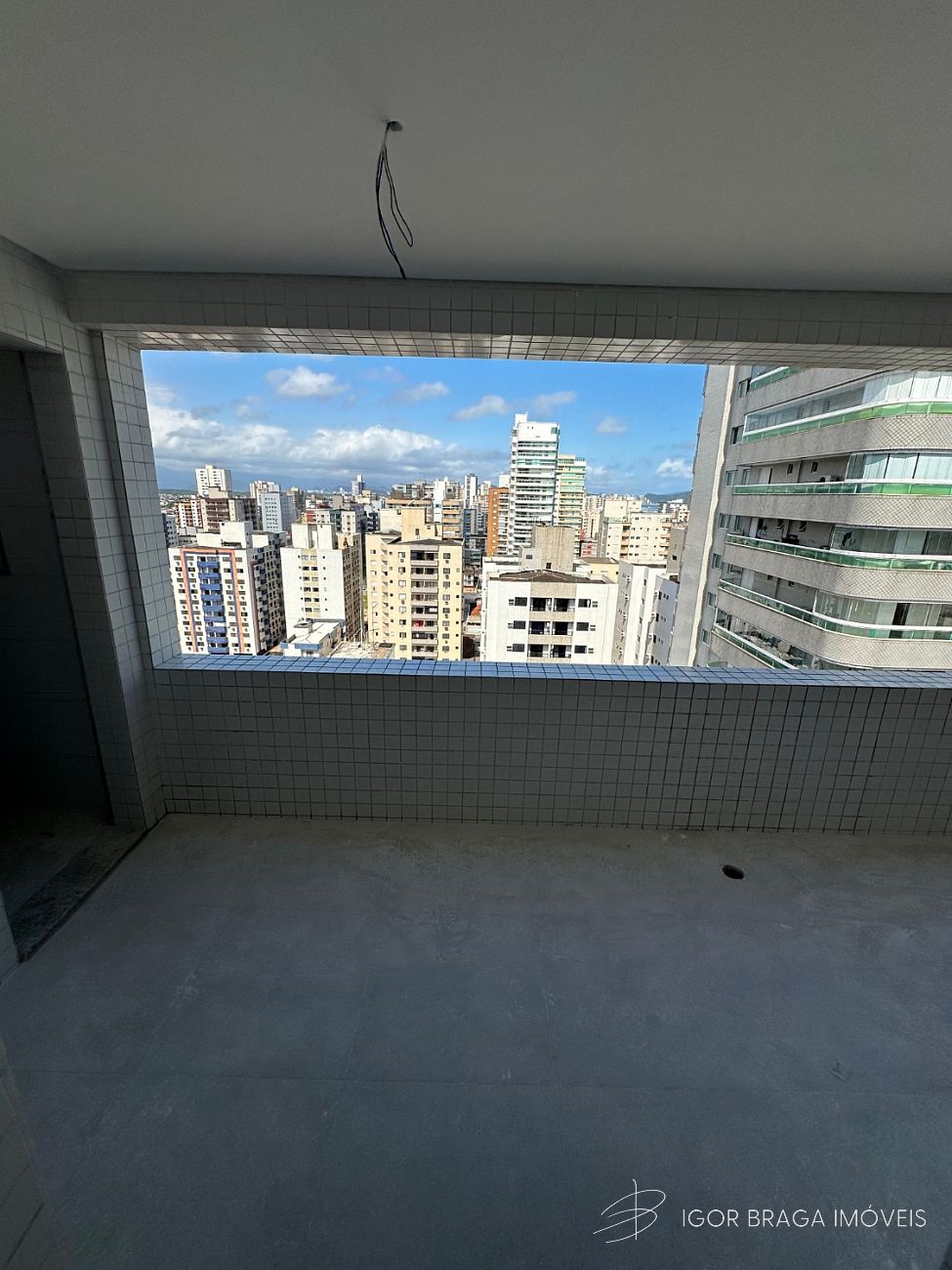 BELÍSSIMO APARTAMENTO AMPLO, ACABAMENTO FINO E LAZER COMPLETO