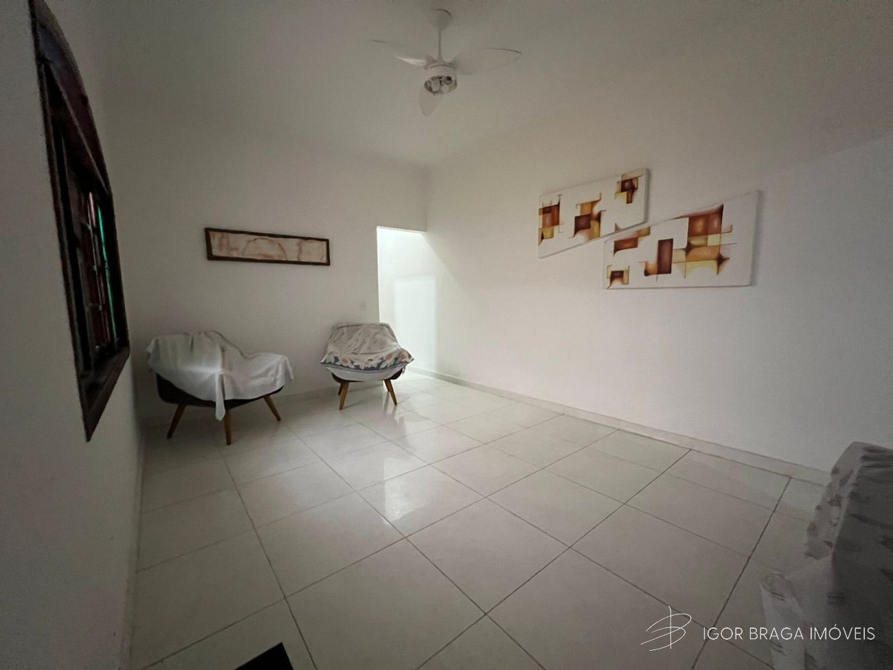 BELÍSSIMA CASA, AMPLA À 500M DO MAR