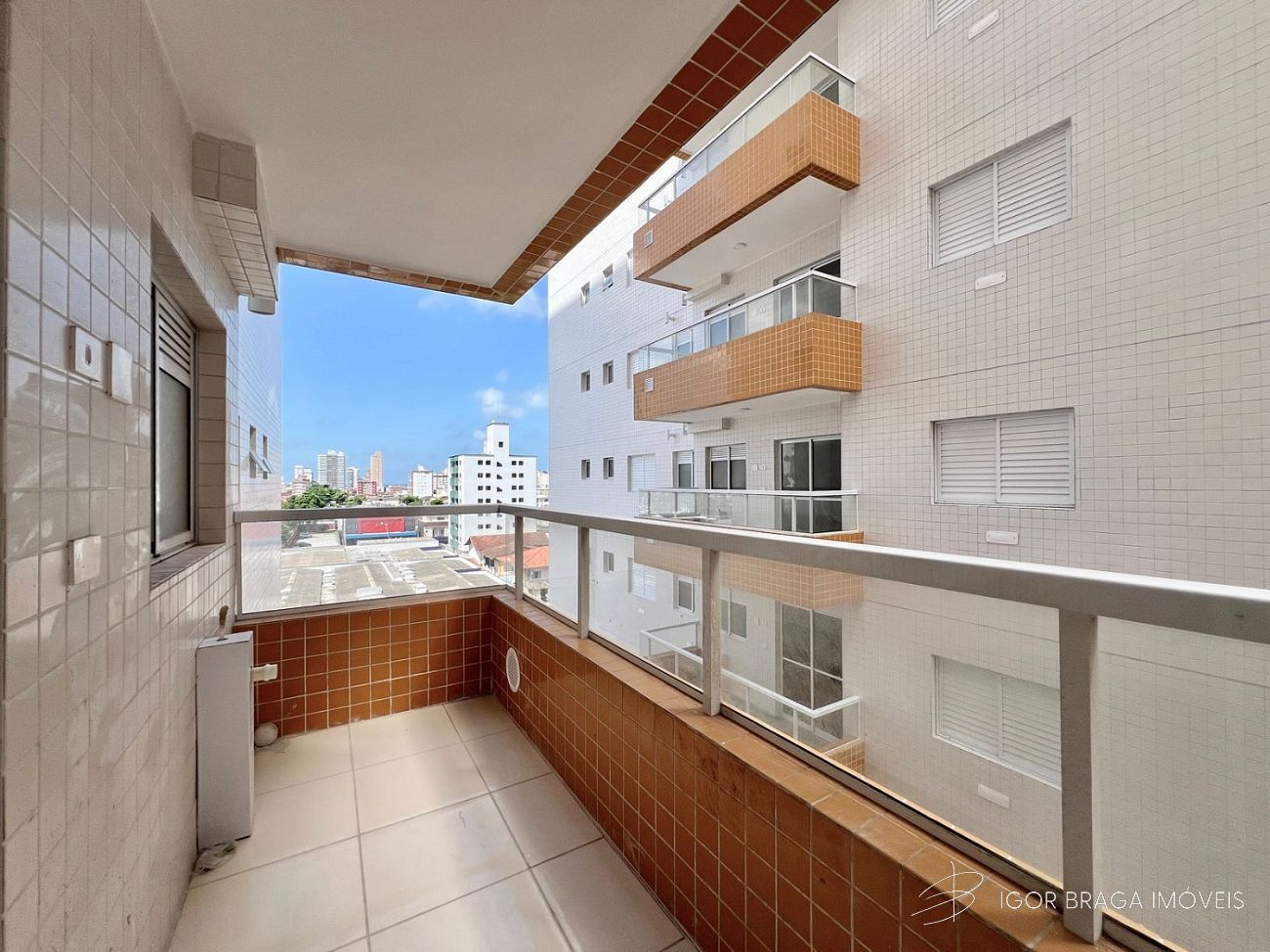 BELÍSSIMO APARTAMENTO, AMPLO E LAZER COMPLETO