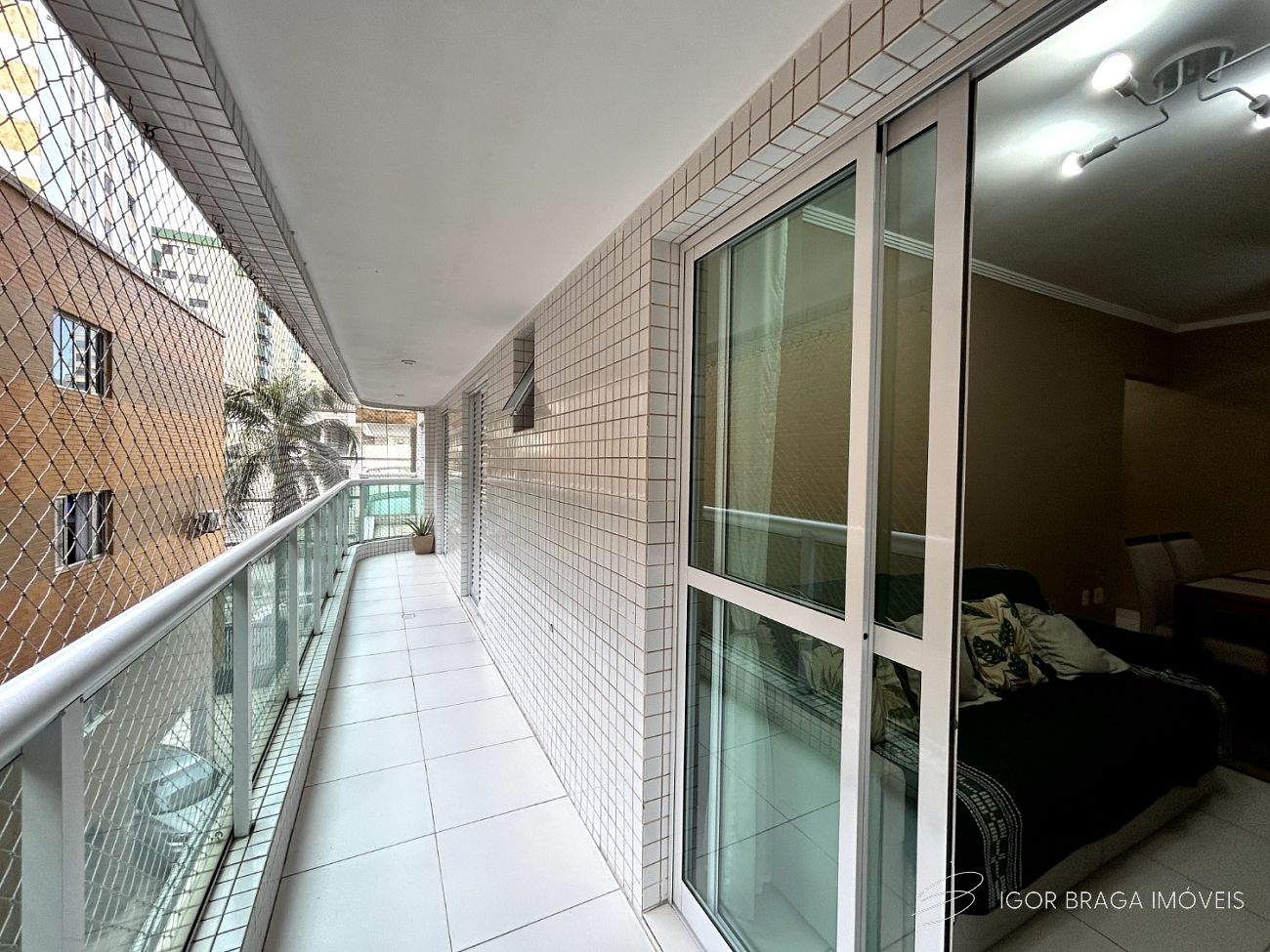 BELÍSSIMO APARTAMENTO, À 150M DO MAR E LAZER COMPLETO