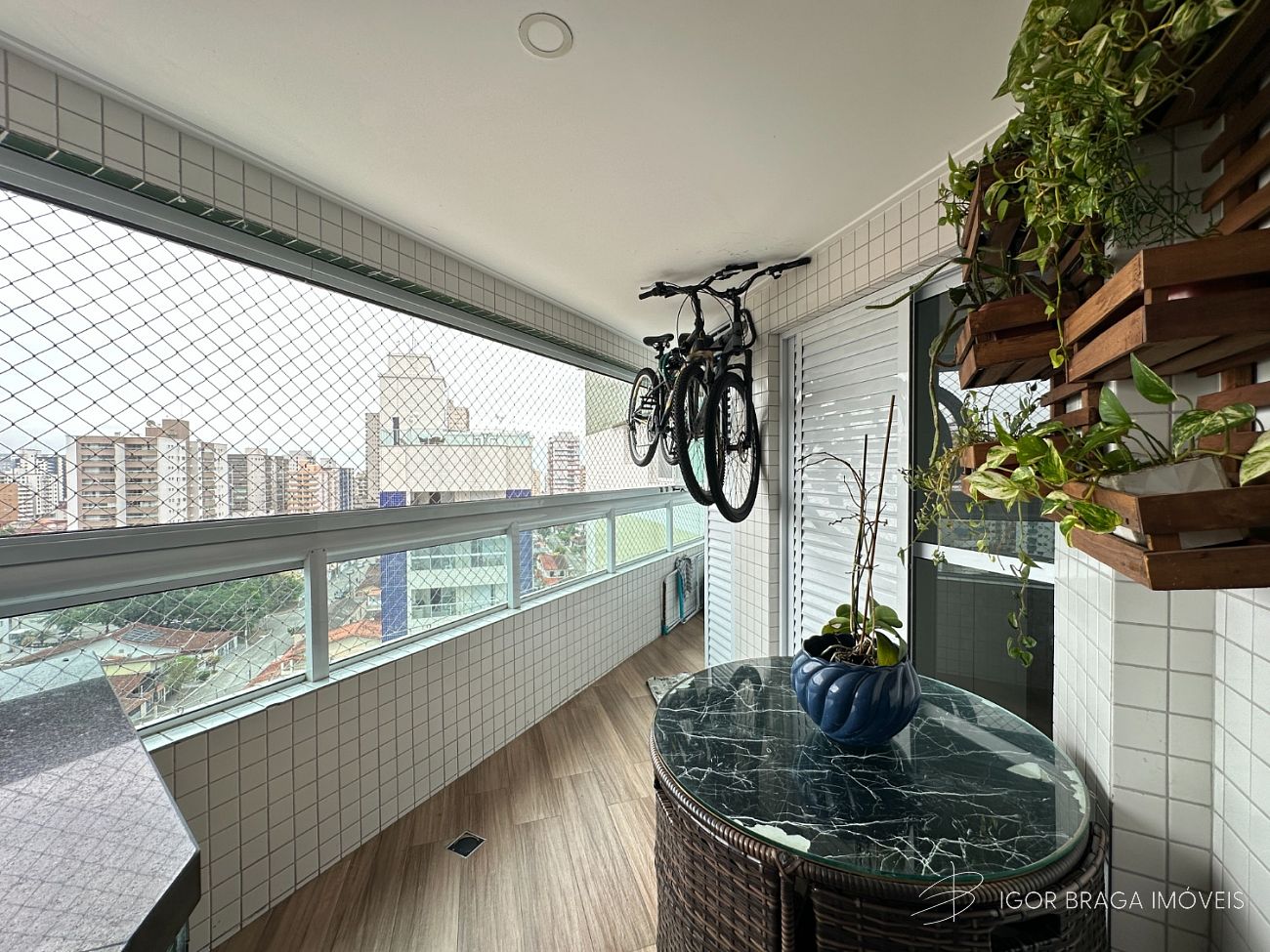 BELÍSSIMO APARTAMENTO,  AMPLO E LAZER COMPLETO