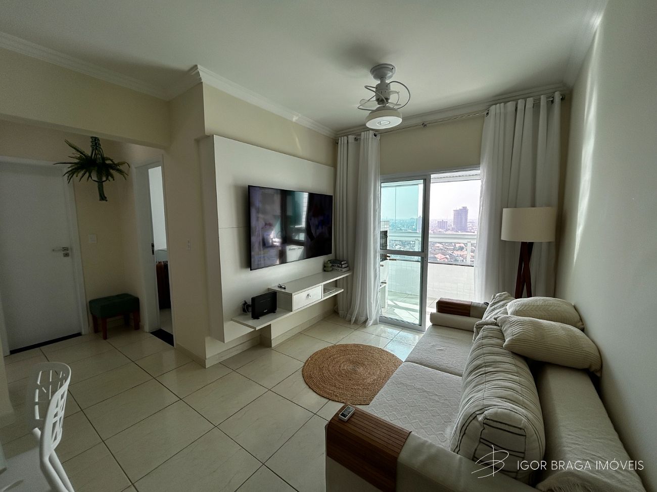 BELÍSSIMO APARTAMENTO, AMPLO E LAZER COMPLETO