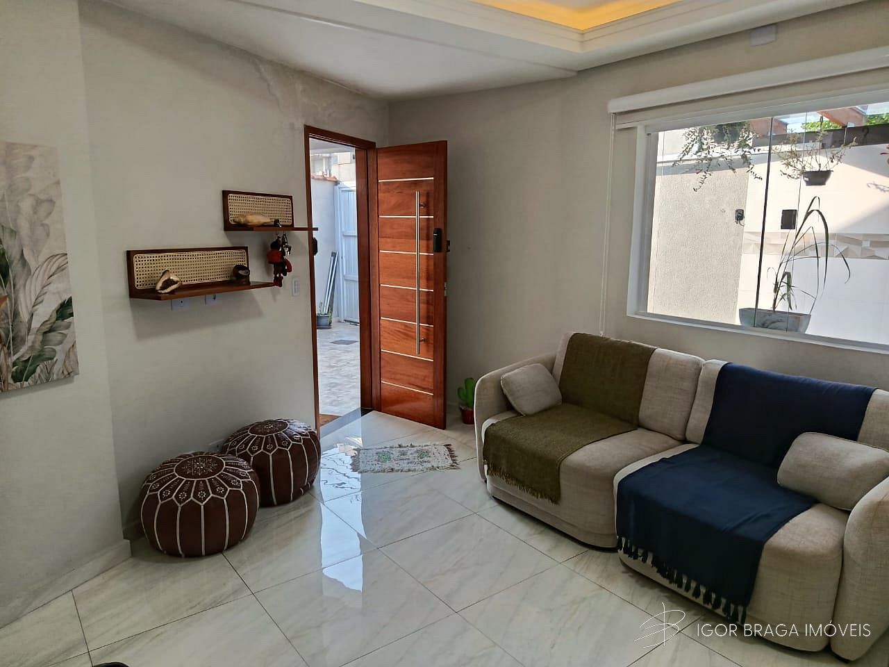 BELÍSSIMA CASA, AMPLA E FINO ACABAMENTO