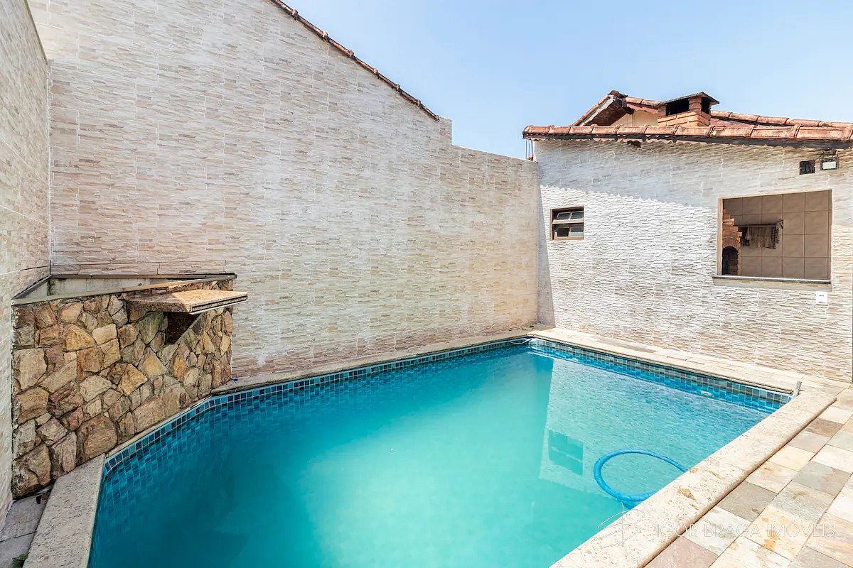 BELÍSSIMA CASA, AMPLA E FINO ACABAMENTO