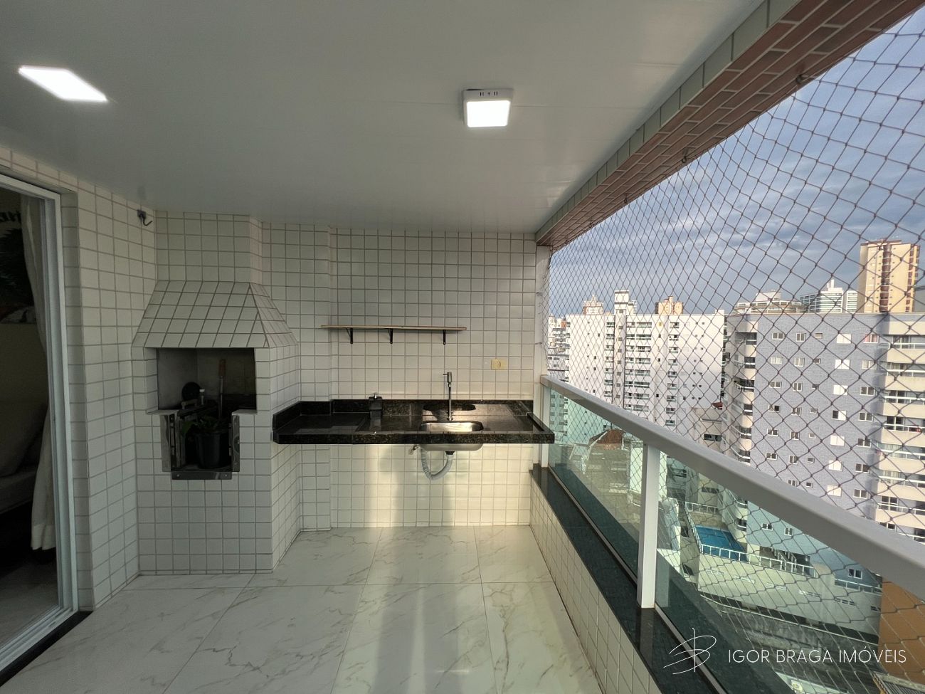 BELISSÍMO APARTAMENTO, À 600M DO MAR E LAZER COMPLETO