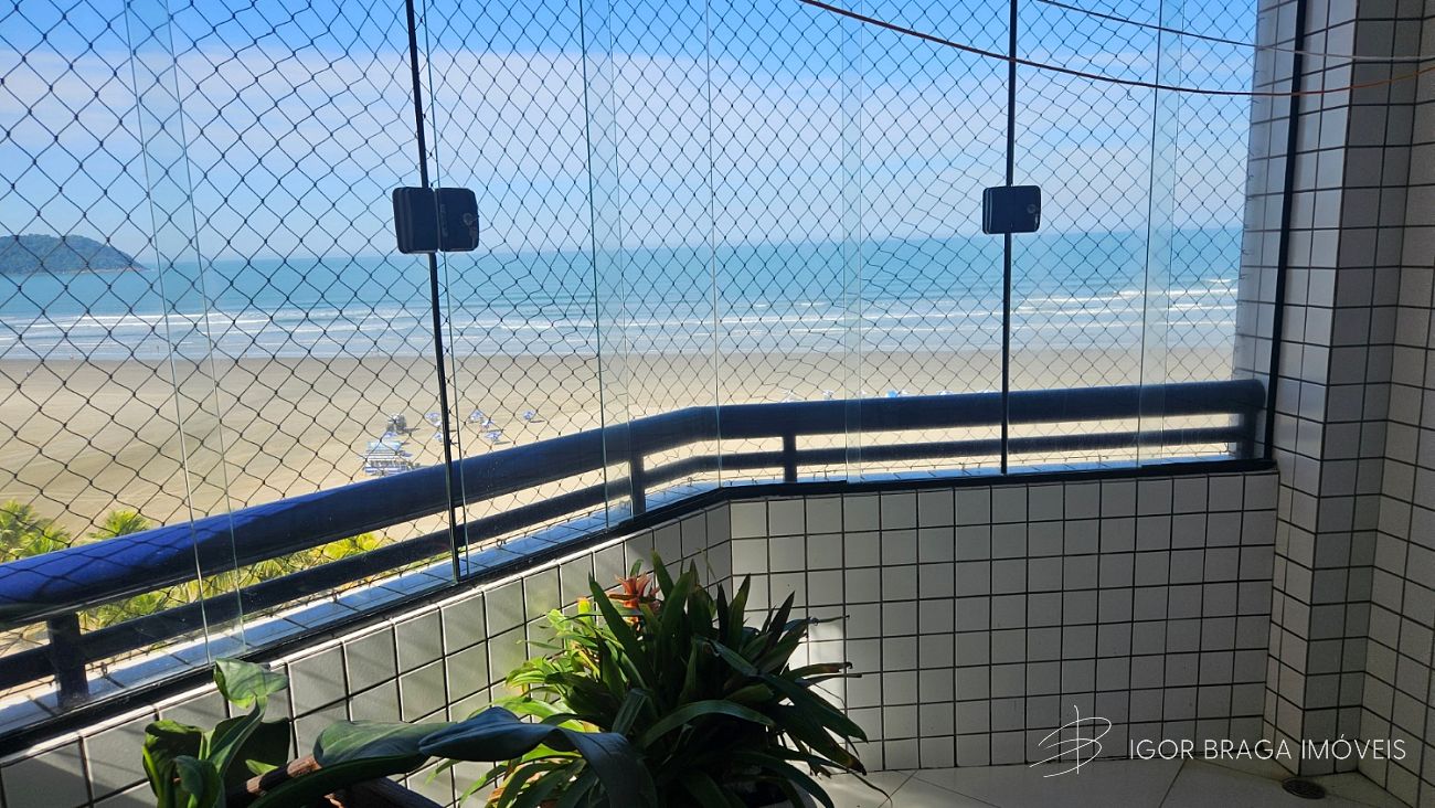 BELÍSSIMO APARTAMENTO, AMPLO, FINO ACABAMENTO E ÁREA DE LAZER