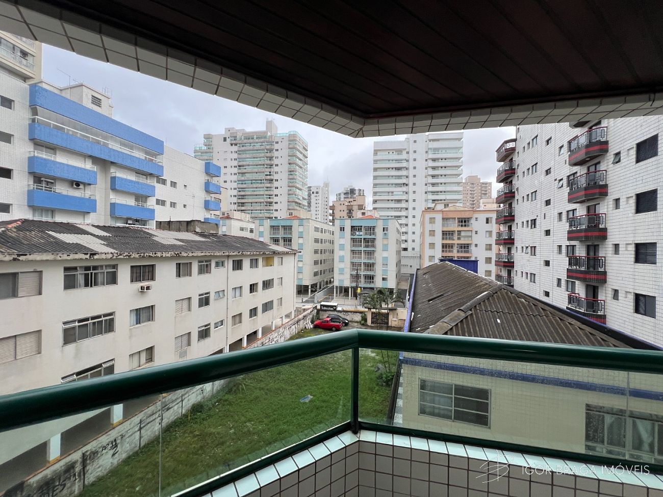 BELÍSSIMO APARTAMENTO, À 100M DO MAR