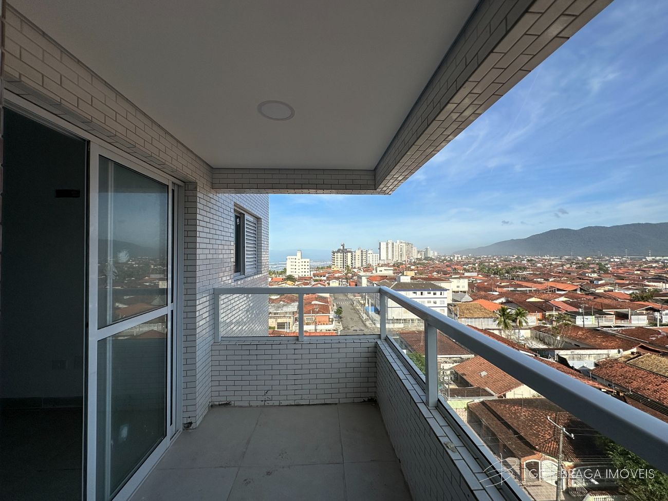 BELÍSSIMO APARTAMENTO, AMPLO E LAZER COMPLETO