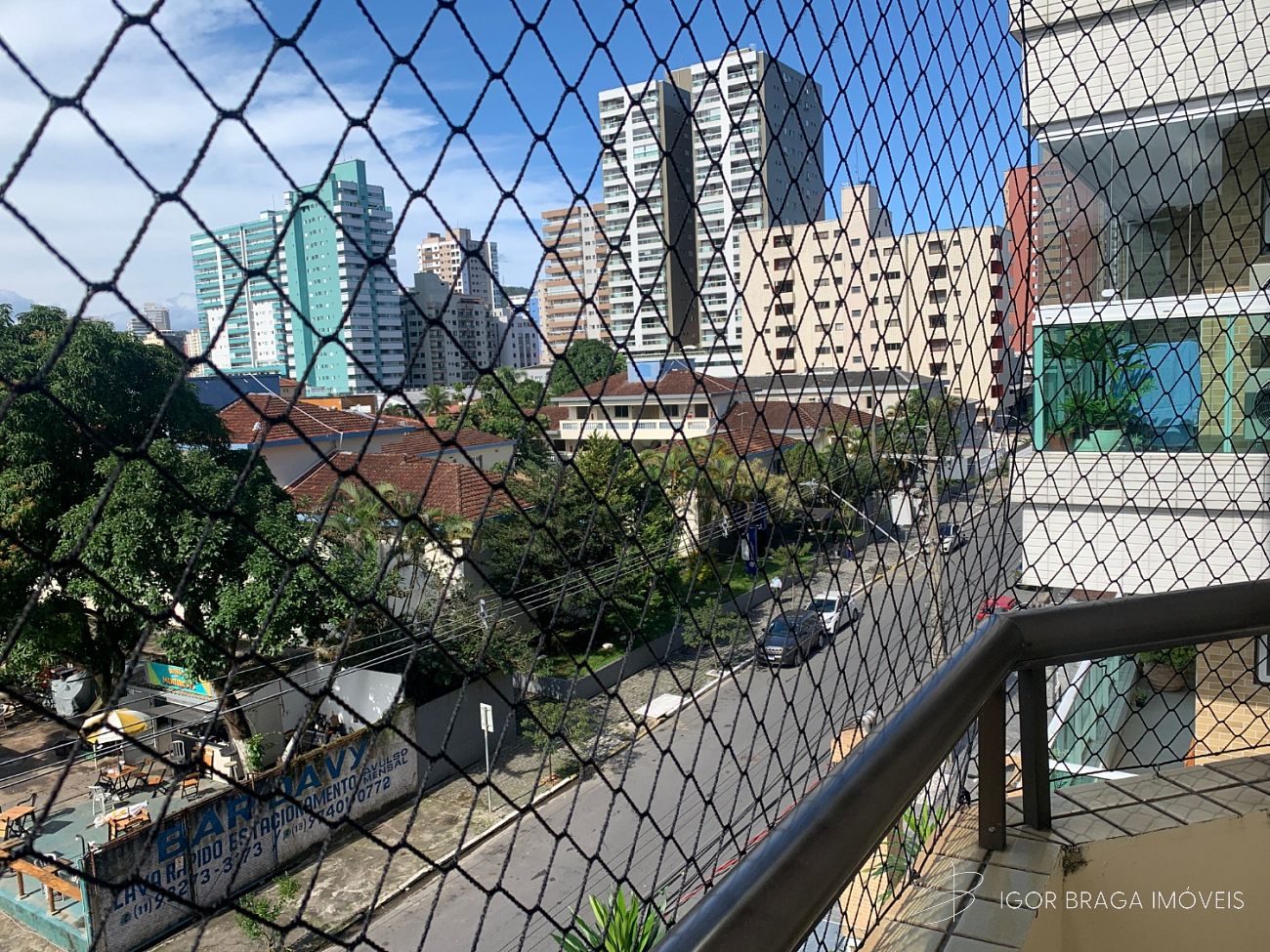 BELÍSSIMO APARTAMENTO À 700 METROS DO MAR