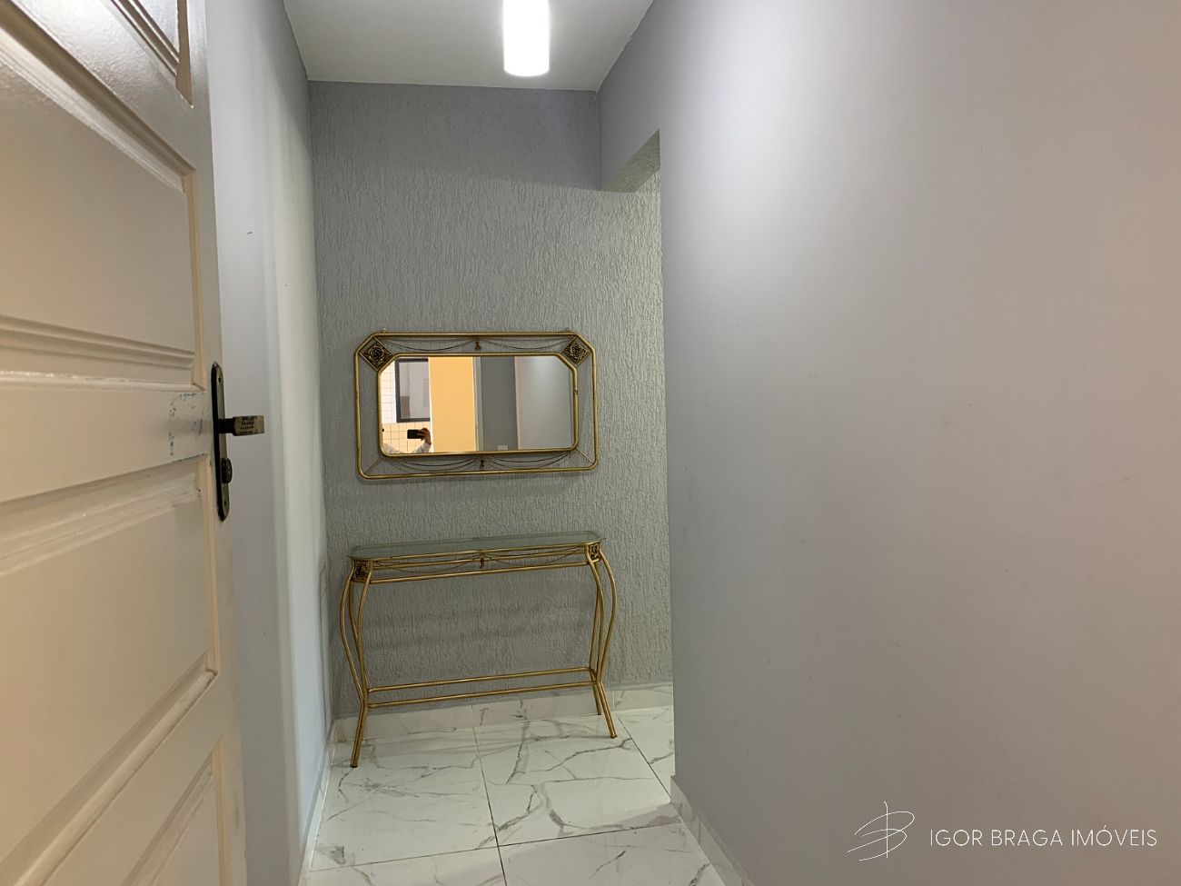 BELÍSSIMO APARTAMENTO, FINO ACABAMENTOO À 300 METROS DO MAR