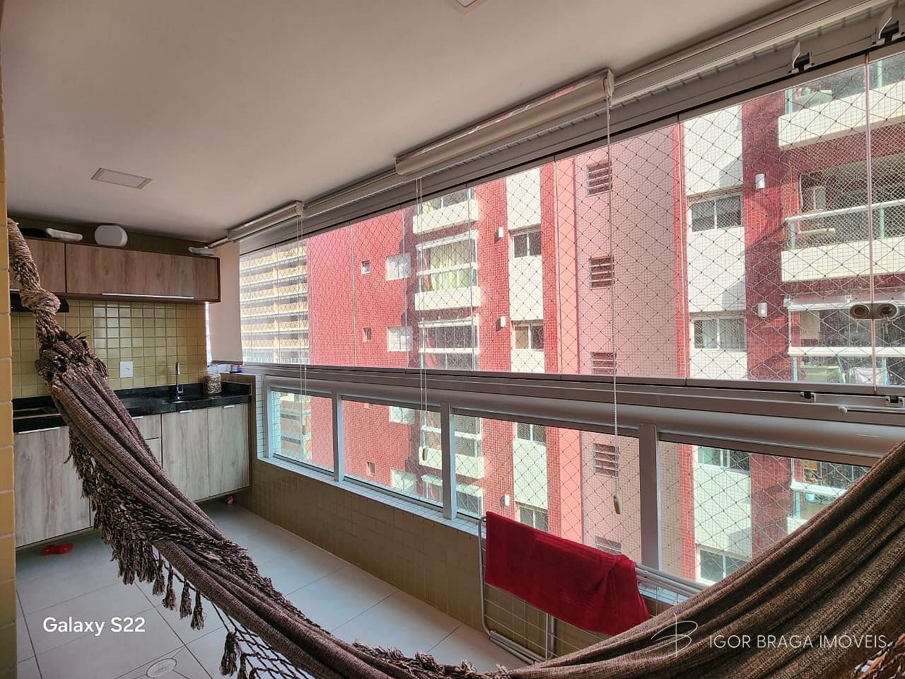 EXCELENTE APARTAMENTO À 150M DO MAR E LAZER COMPLETO