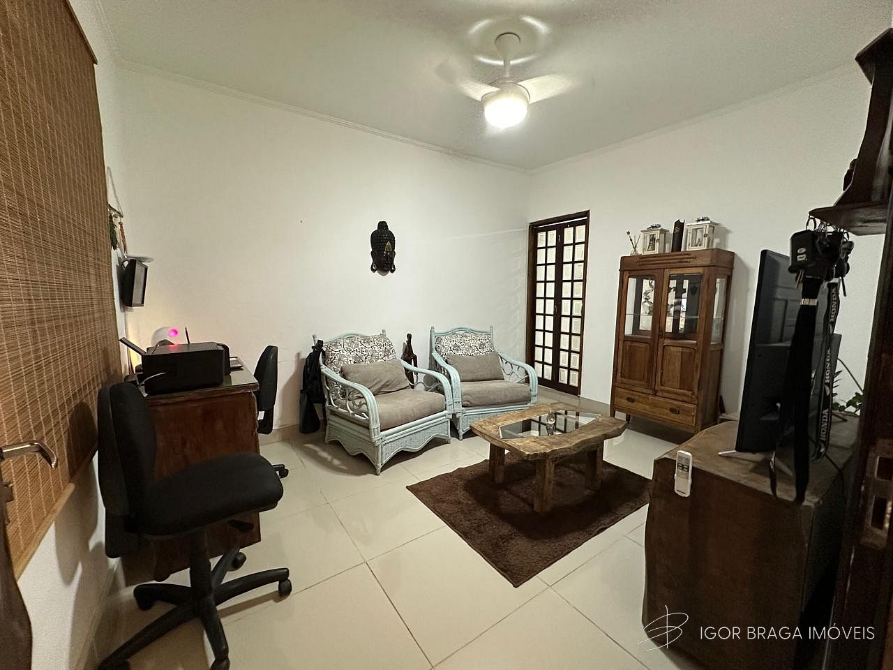 BELÍSSIMA CASA GEMINADA, AMPLA E À 450M DO MAR