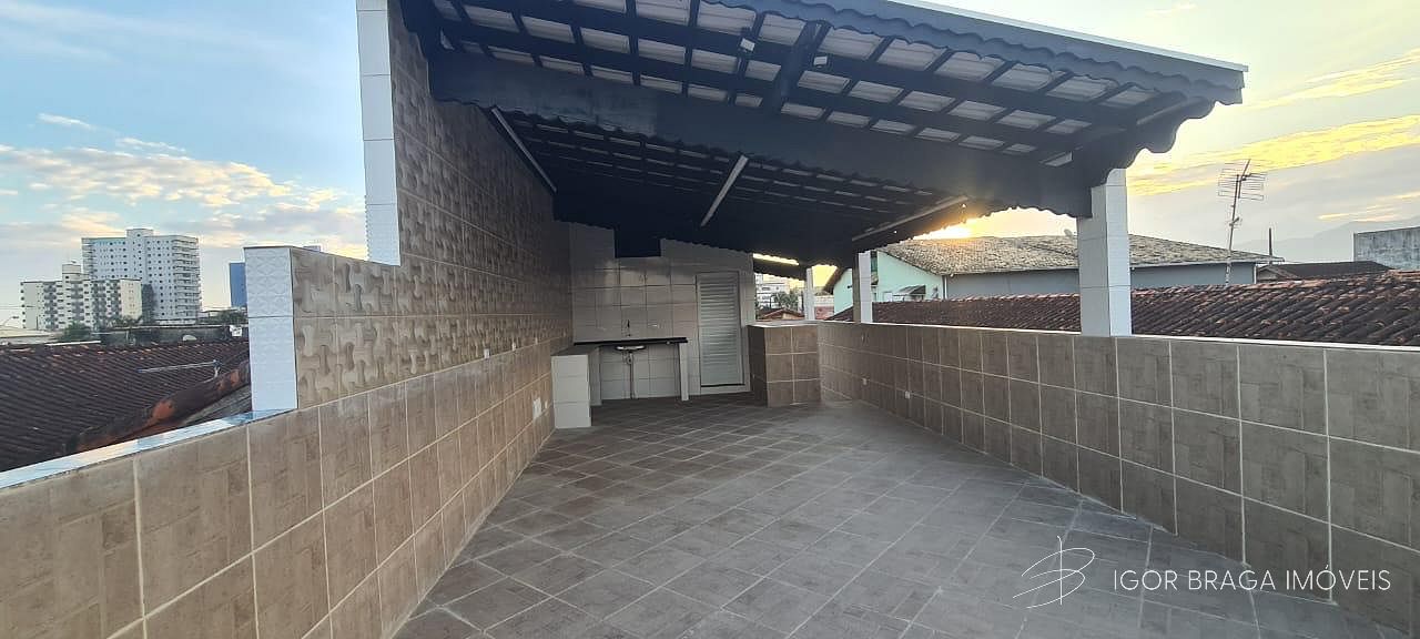 BELÍSSIMA CASA, AMPLA E À 300M DO MAR