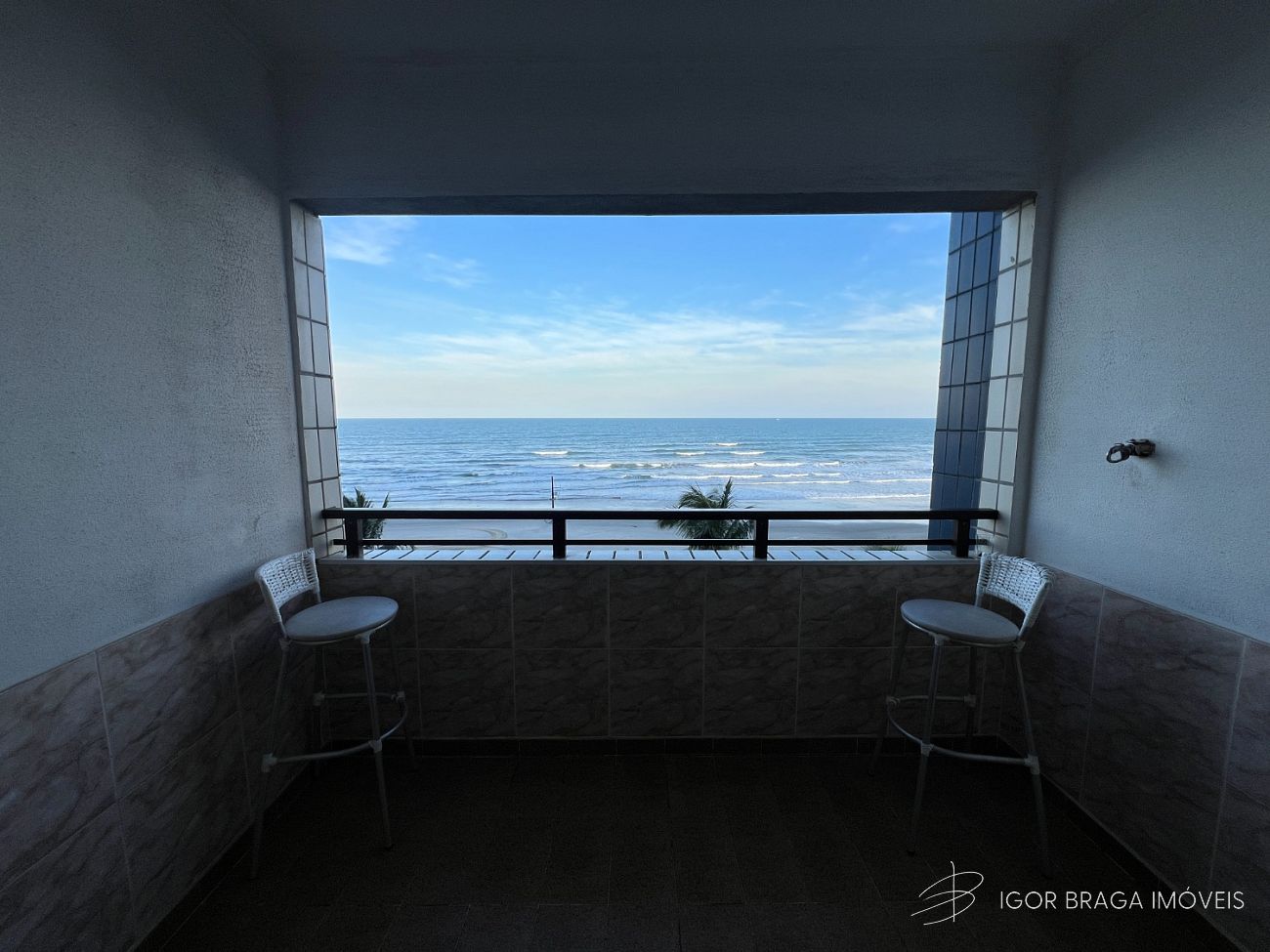 BELO APARTAMENTO, LAZER E À 30M DO MAR