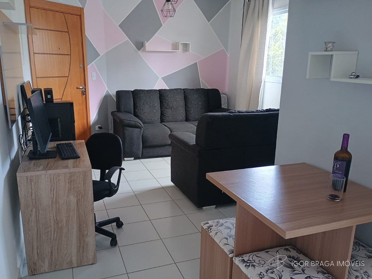 BELÍSSIMO APARTAMENTO, AMPLO E DECORADA